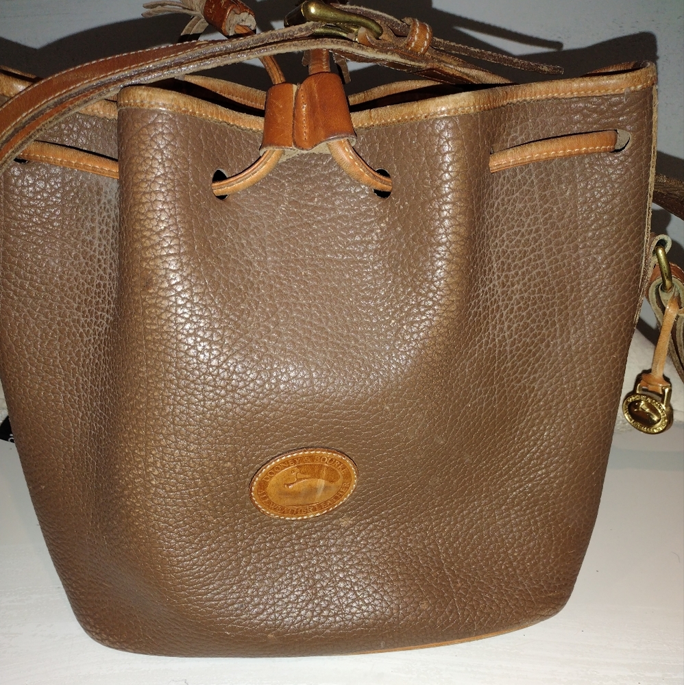 Dooney and Bourke***Vintage Noe` Bag Tan and Brown Leather